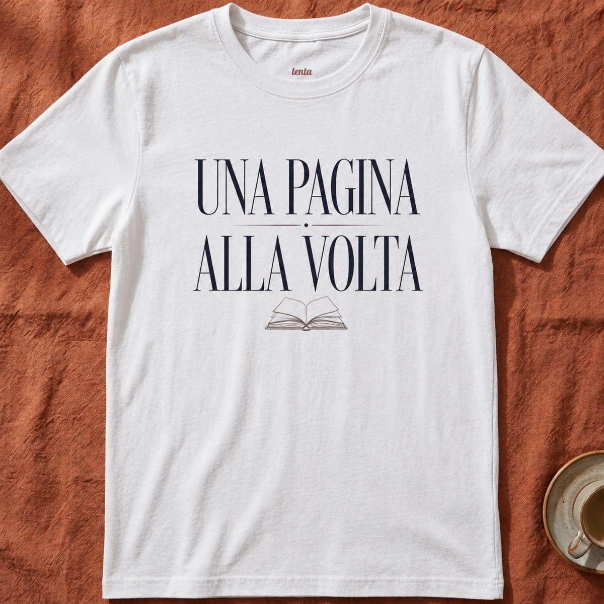 Una Pagina Alla Volta — T-Shirt